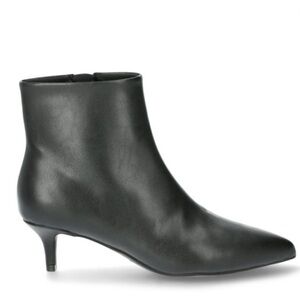 Scoop NYC Black Heeled Boots Sleek Design
